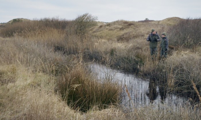 Boswachter Marieke bezoekt het bos op Texel