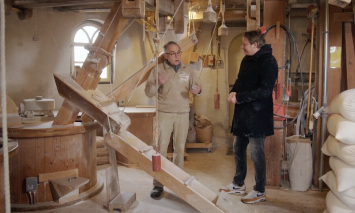 Leon duikt in de wereld van biologisch brood in Nijmegen