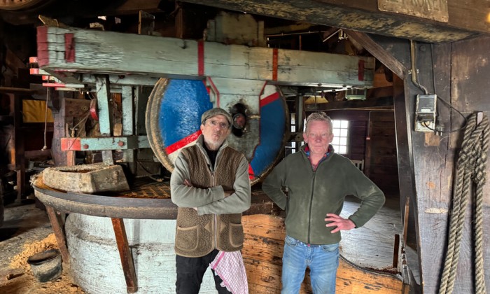 Alain Caron draait op de Zaanse Schans een dag mee met molenaar Ruud