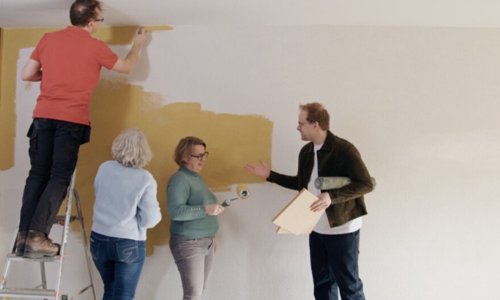 Theo-Bert tovert een woonkamer om