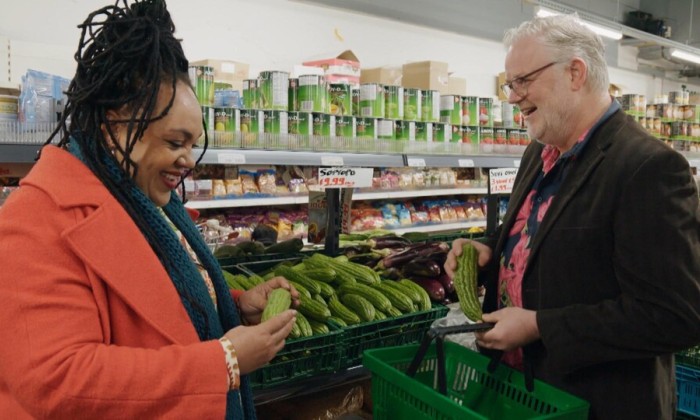 Sharon ontdekt gins, wodka's en likeuren met Surinaamse smaken