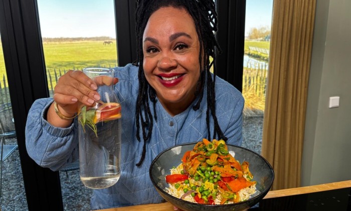 Rijst met knapperige vermiceli en voorjaarsgroenten