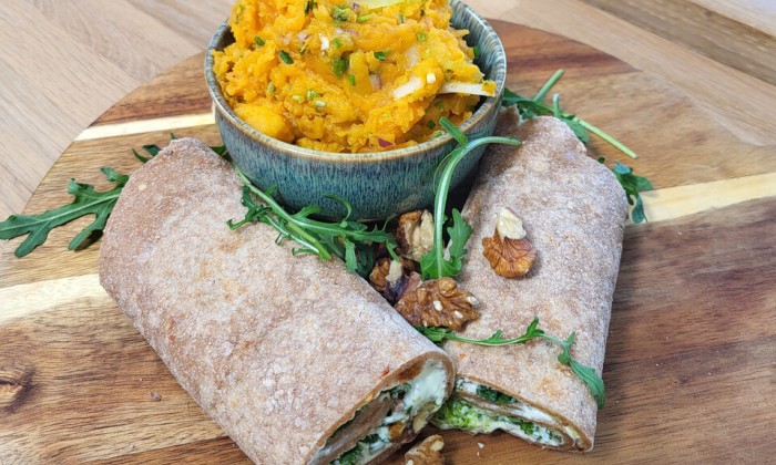 Flatbread met geitenkaasmousse en pesto