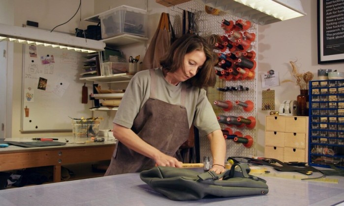 Atelier waar tassen worden gemaakt