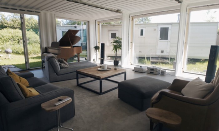 Vincent bouwt een huis van 5 zeecontainers