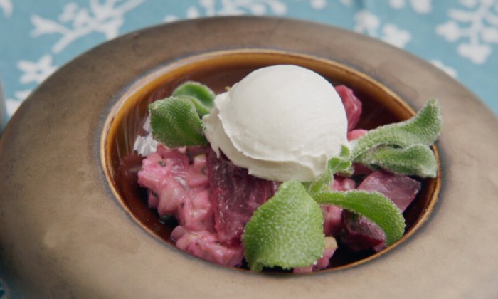 Leon maakt een gerecht bij haringijs