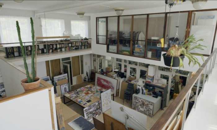 Wonen in een oude gymzaal met genoeg ruimte voor kunst