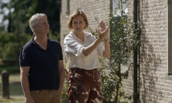 Anna en Frans bij hun torenhuisje in Rhenen