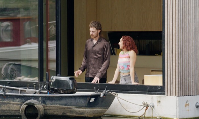 tiny woonboot in amsterdam