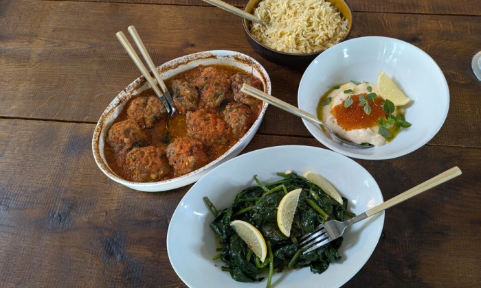 Grieks tarama salata horte en keftedes