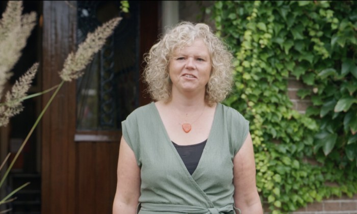 Margot voor casa de Pauw