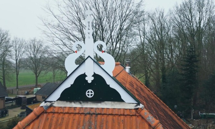 Friese uilenborden worden met passie gemaakt