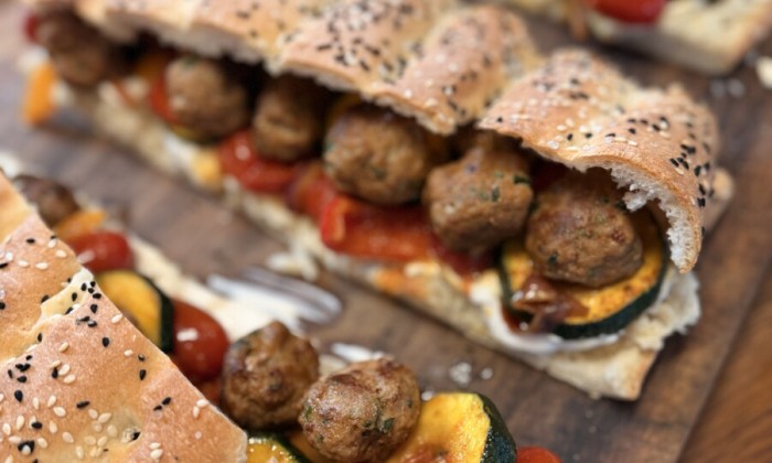 Barbari platbrood met sesam en groenten