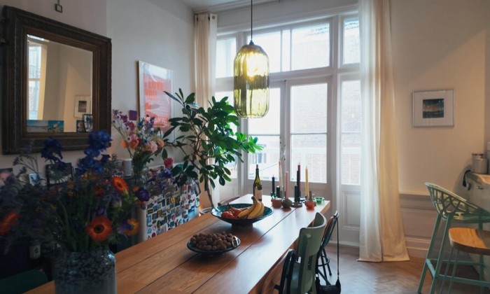 Dit huis in Schevingen heeft een vakantiehuisje op het dak