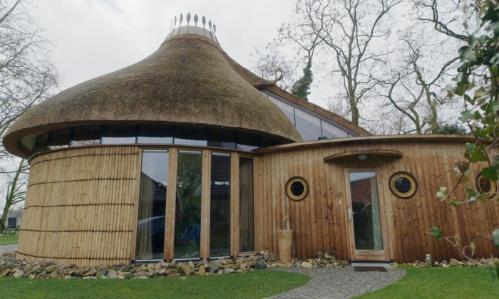 Hans bouwt slakkenhuizen in Silvolde