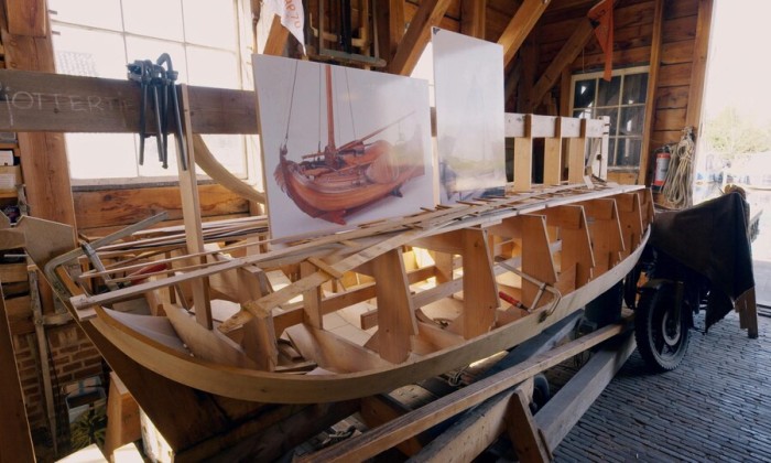 Historische scheepsbouwer