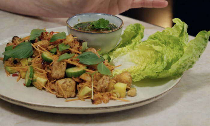 Jetske maakt een crispy rijstsalade