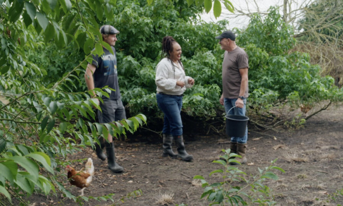 Sharon bij biodynamisch pluimveebedrijf