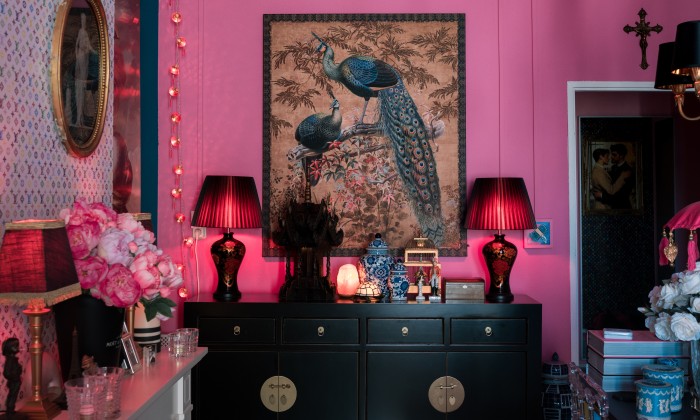 Knalroze appartement Amsterdam - Sheena Schouwink