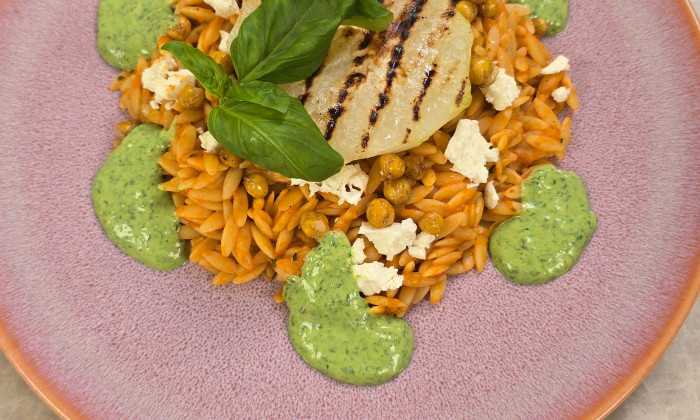 Geneal's recept voor orzo met gegrilde koolrabi