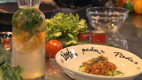 We gaan de kinderen foppen! Met deze snelle, maar super gezonde budgetmaaltijd: courghetti met lamsgehakt courgetthi