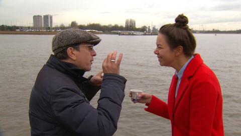 Alain laat zich inspireren door koffie-expert Kiona Malinka: zij kent de kunst van het koffie drinken. Ze gaan daarvoor naar de grootse koffie-overslaghaven ter wereld. De kunst van koffie