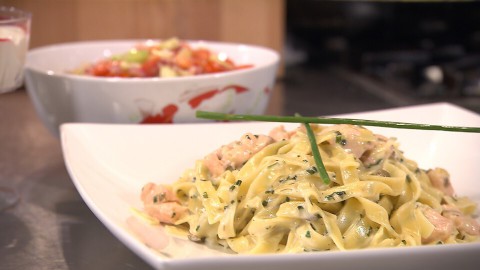 Chef-kok Ramon maakt een lekkere en snelle maaltijd met tagliatelle en zalm. tagliatelle zalm
