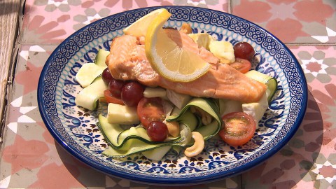 Zalmpakketjes met courgettesalade (96) BinnenstBuiten Zalmpakketjes met courgettesalade (96)