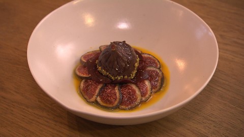 Hangop met passievrucht, vijgen en chocoladesaus (159) Hangop met passievrucht, vijgen en chocoladesaus (159)