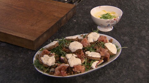 Knolselderijsoep & serranoham salade (40) Knolselderijsoep & serranoham salade (40)