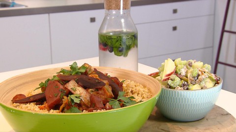 Gestoofde vergeten groenten, bulgur, appelsalade Gestoofde vergeten groenten, bulgur, appelsalade