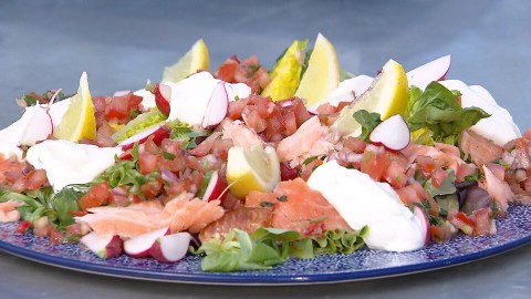Salade met warm gerookte zalm (91) Salade met warm gerookte zalm (91)