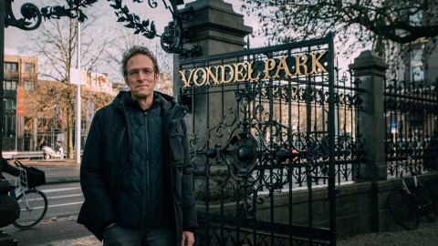 Landschapsarchitect Quirijn Verhoog en groenbeheerder Jeroen Favôt vertellen over de bijzondere natuur en hoe het park wordt onderhouden. Het Vondelpark in Amsterdam