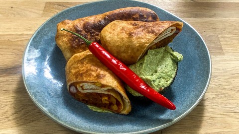 Chef-kok Sharon maakt chimichanga, oftewel een gefrituurde burrito. Chimichanga: gefrituurde burrito