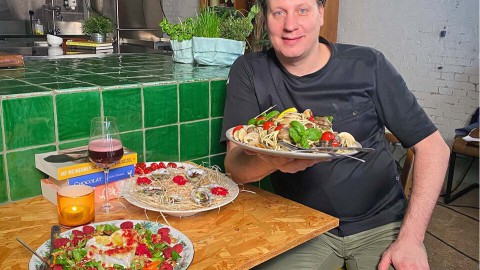Chef-Kok Leon maakt drie valentijn gerechten. Liefdesgerecht voor Valentijn