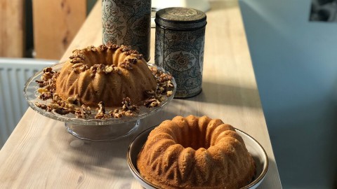 Culinair schrijfster Nadia Zerouali gaat samen met vegan-chef Maartje Borst een vegan tulband bakken. Vegan tulband