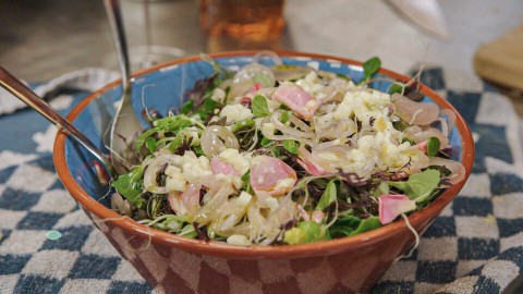 Frisse, zure salade met geitenyoghurt Frisse, zure salade met geitenyoghurt