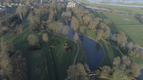 Waar vroeger de moestuin van landgoed Hof te Dieren lag, ligt nu de kwekerij van Nicole. Landgoed en Kwekerij Hof in Dieren