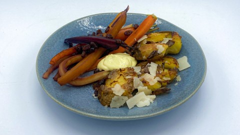 Smashed potatoes en gebakken wortels Smashed potatoes en gebakken wortels