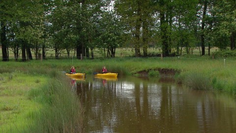 Boswachter Marieke is in natuurgebied Westerwolde waar de beek Ruiten Aa na jaren van aanpassing weer meandert door het afwisselende landschap. Marieke in Westerwolde