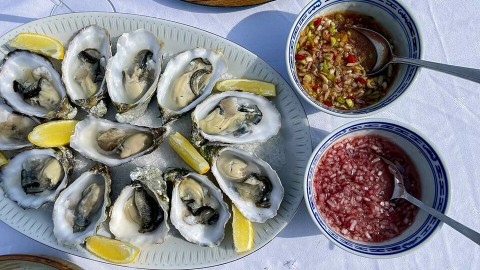 Oesters met oosterse en zure dressing Oesters met oosterse en zure dressing