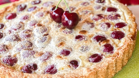 Kersenclafoutis met gezoete crème fraîche Kersenclafoutis met gezoete crème fraîche